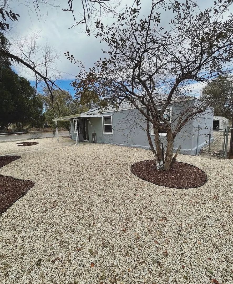 Pueblo House: 2045 W 12th St - 2045 W 12th St
