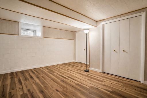 Listing photo thumbnail