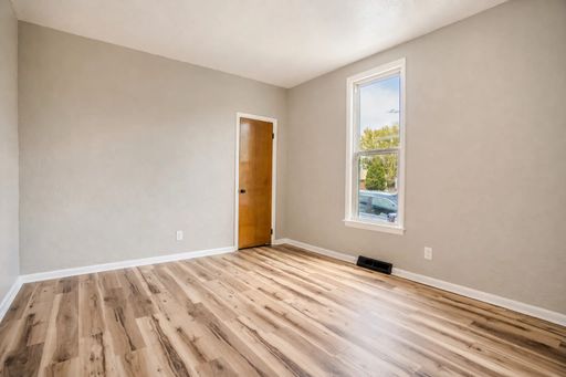 Listing photo thumbnail