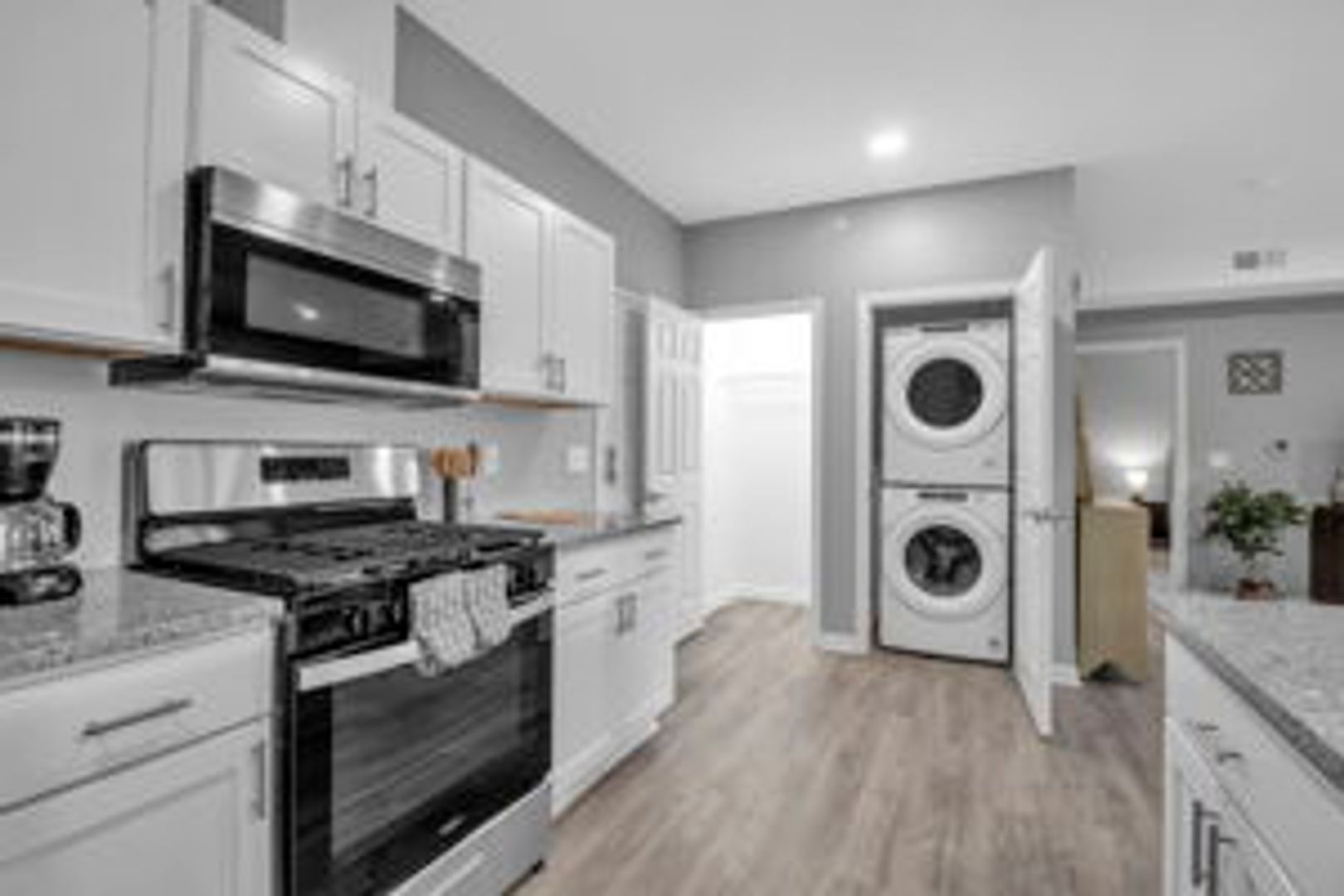 Getzville Apartment: 2402 North Forest Rd