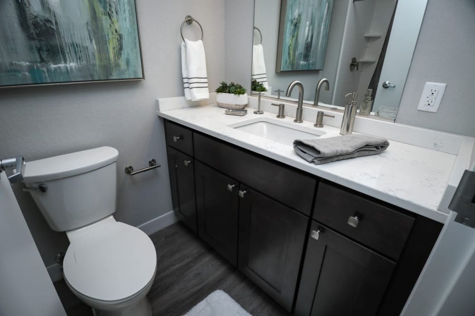 Getzville Apartment: 2402 North Forest Rd