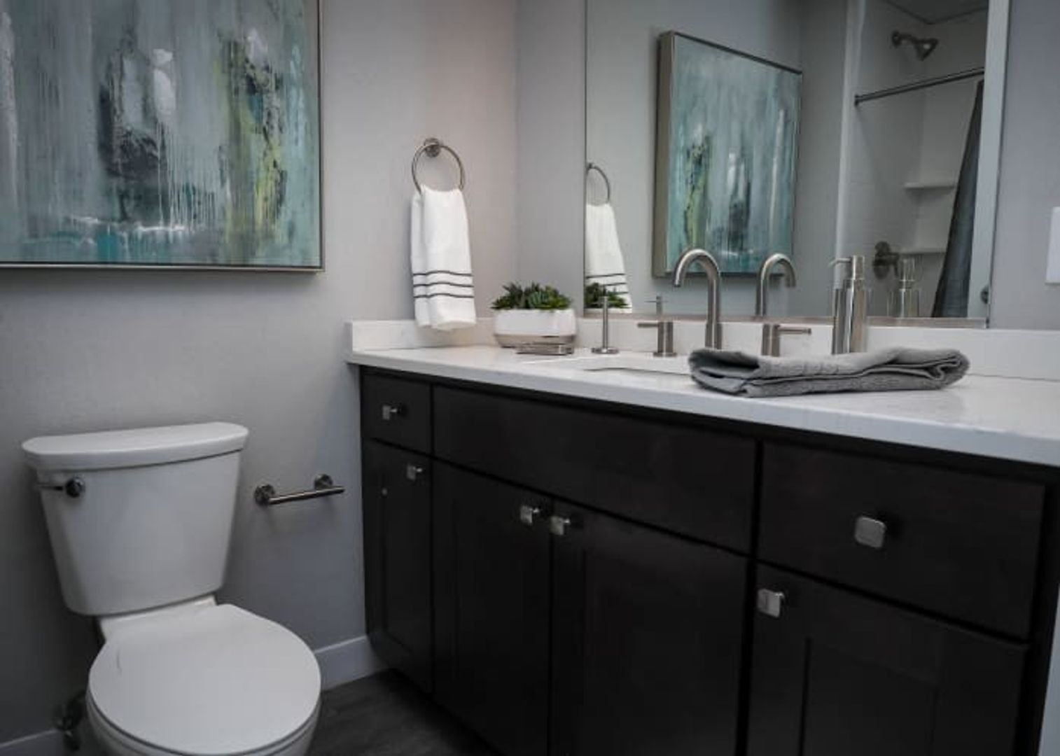 Getzville Apartment: 2402 North Forest Rd