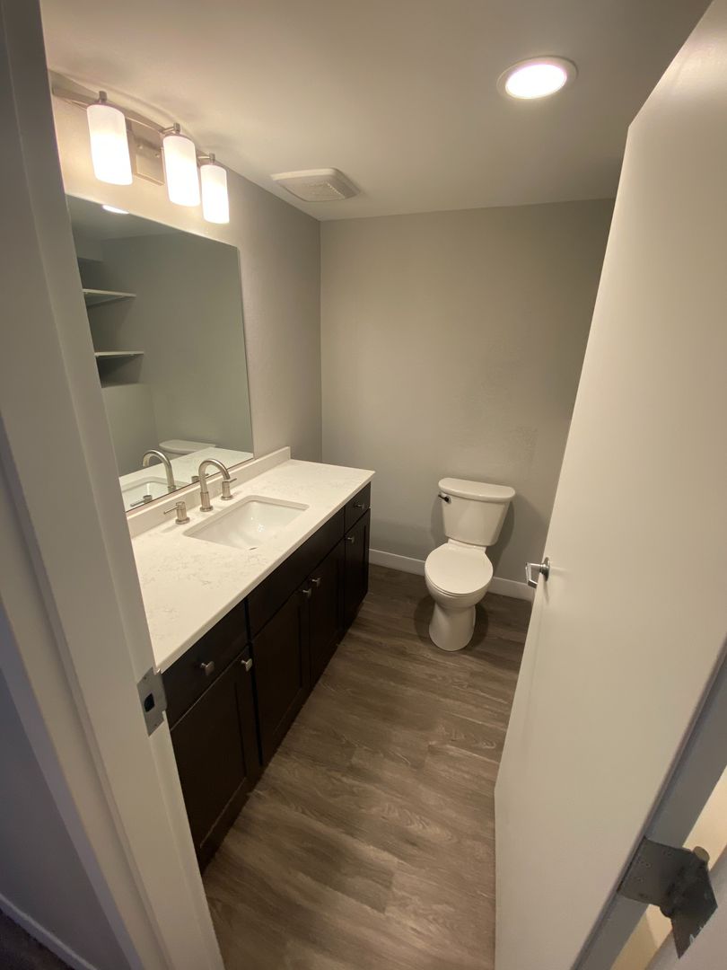Getzville Apartment: 2402 North Forest Rd