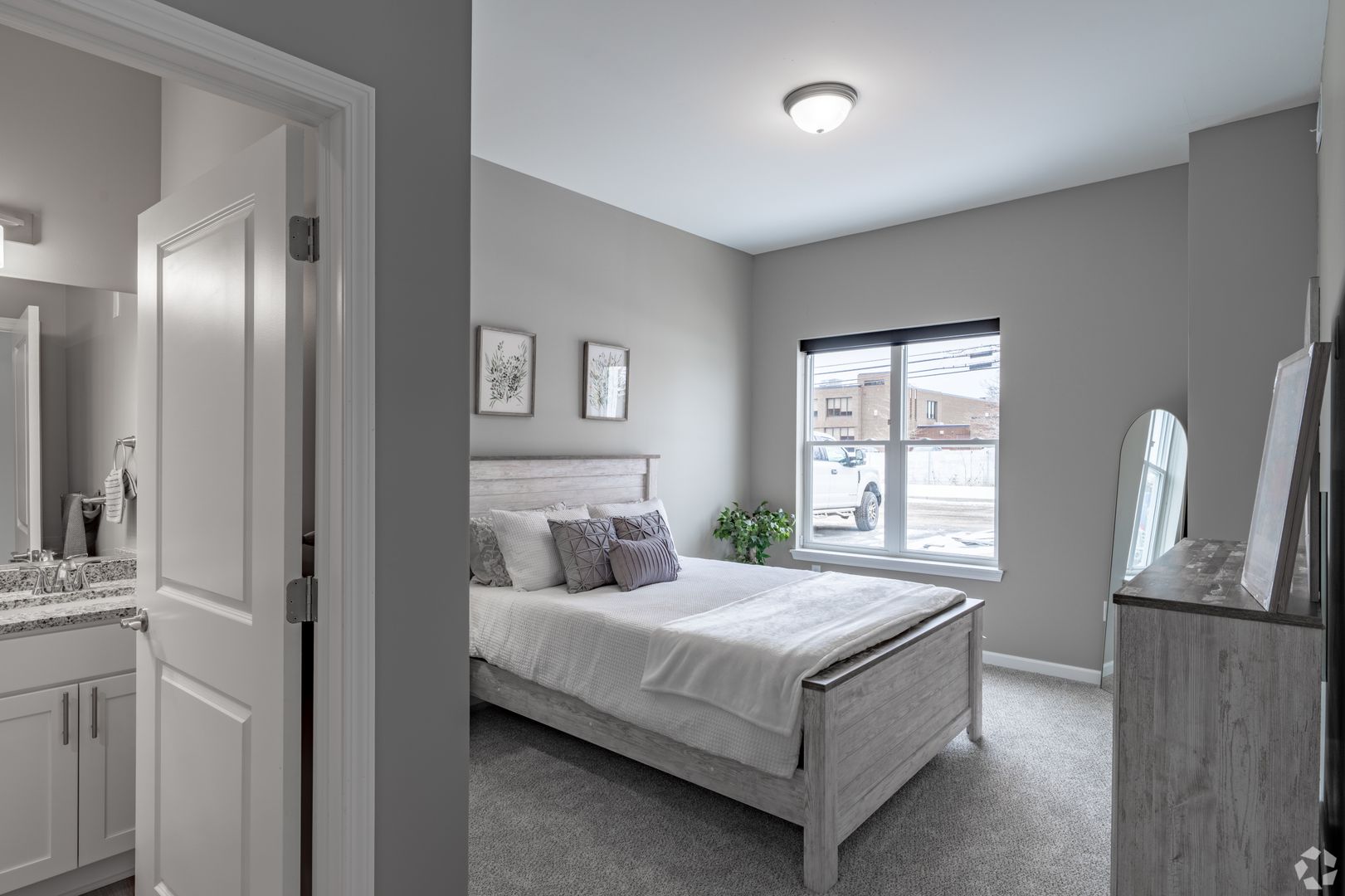 Getzville Apartment: 2635 North Forest Road