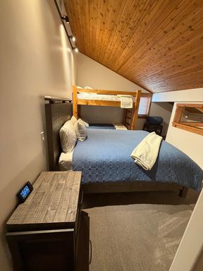 Fully Furnished 2 Bedroom + Loft, 2 Bath Mountain Retreat | Remodeled Sunny Slopes Home | 4-12 Month Lease