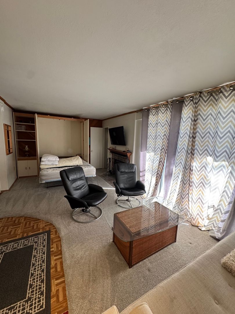 Mammoth Lakes House: 153 Lake Mary Road