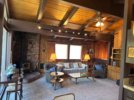 Spacious Furnished 3BD + Den / 3BA Mountain Condo | Pet Friendly | Villa de los Pinos
