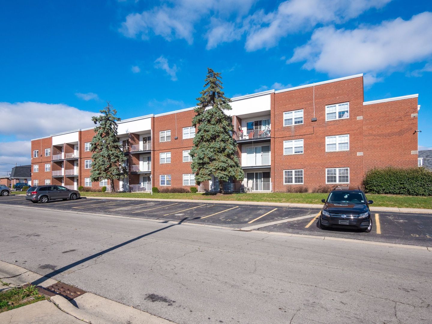 Columbus Apartment: 4739 Hilton Ave