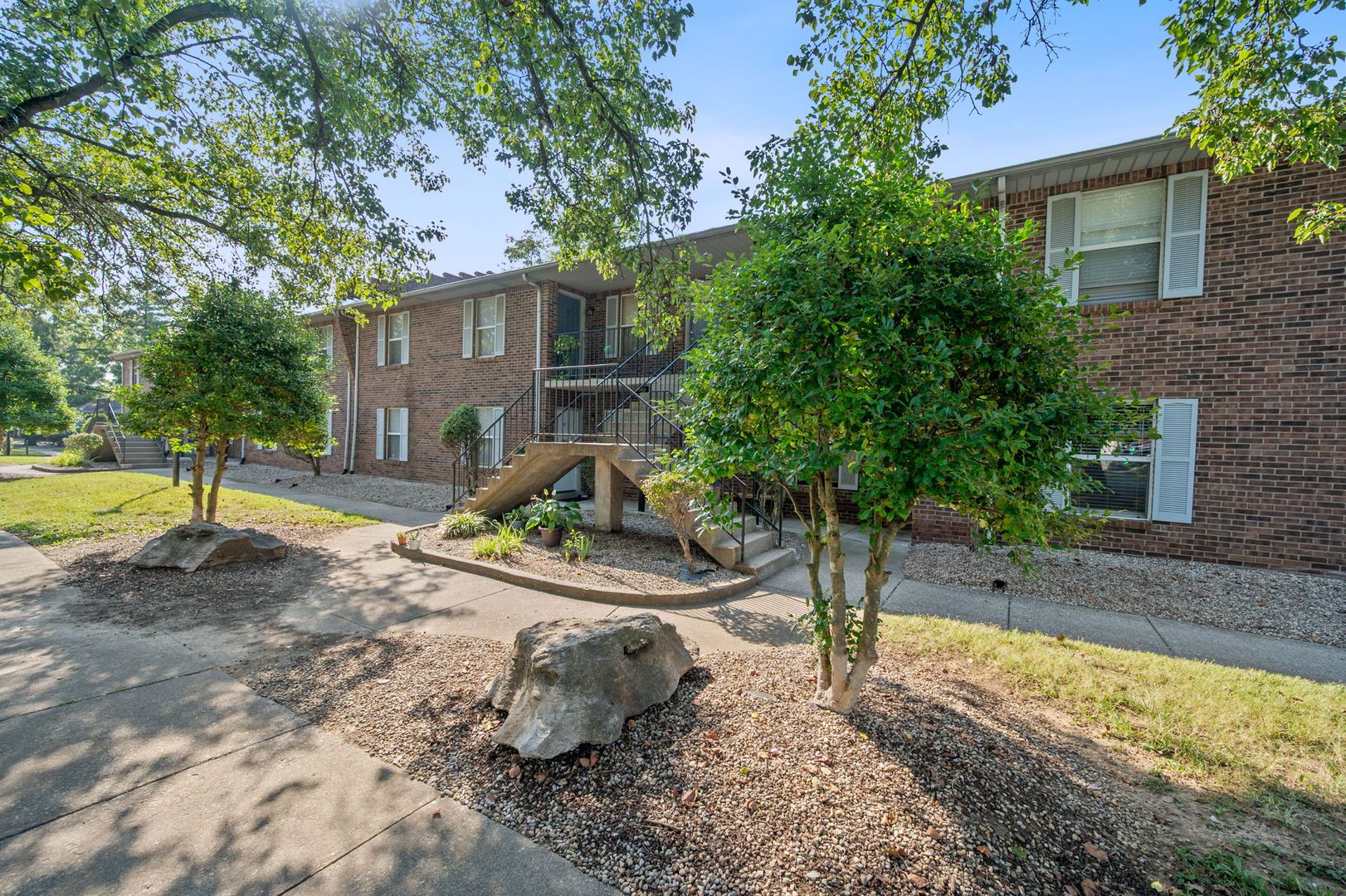 Louisville Apartment: 1836 Kendall Lane