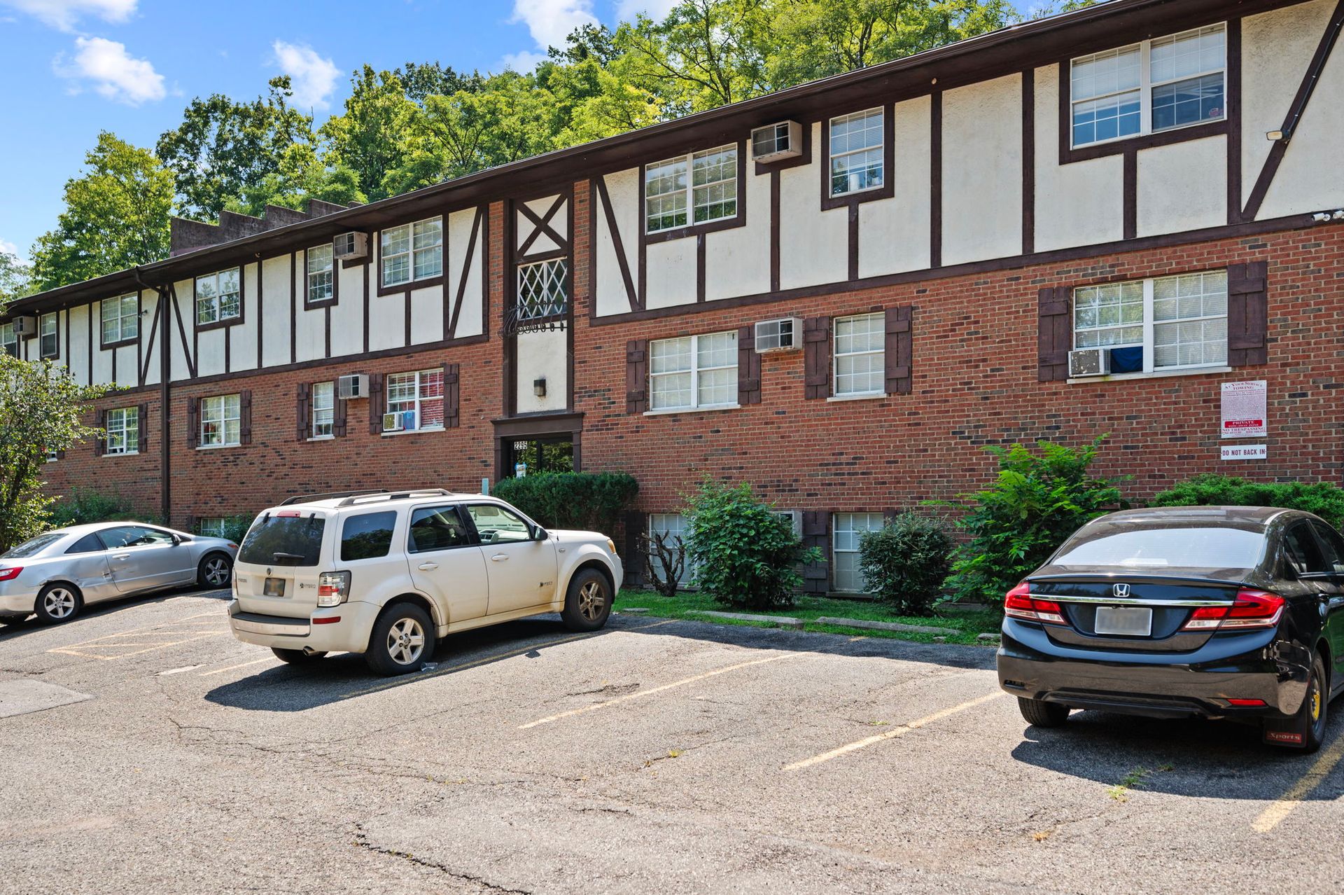 Cincinnati Apartment: 2291-2299 Wyoming Ave