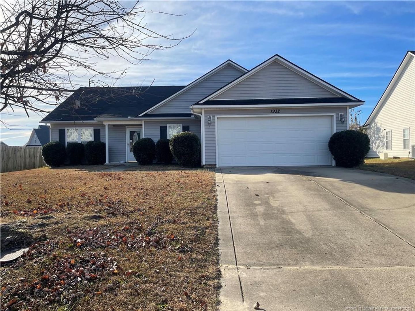 Fayetteville House: 1932 Lioncoward Rd