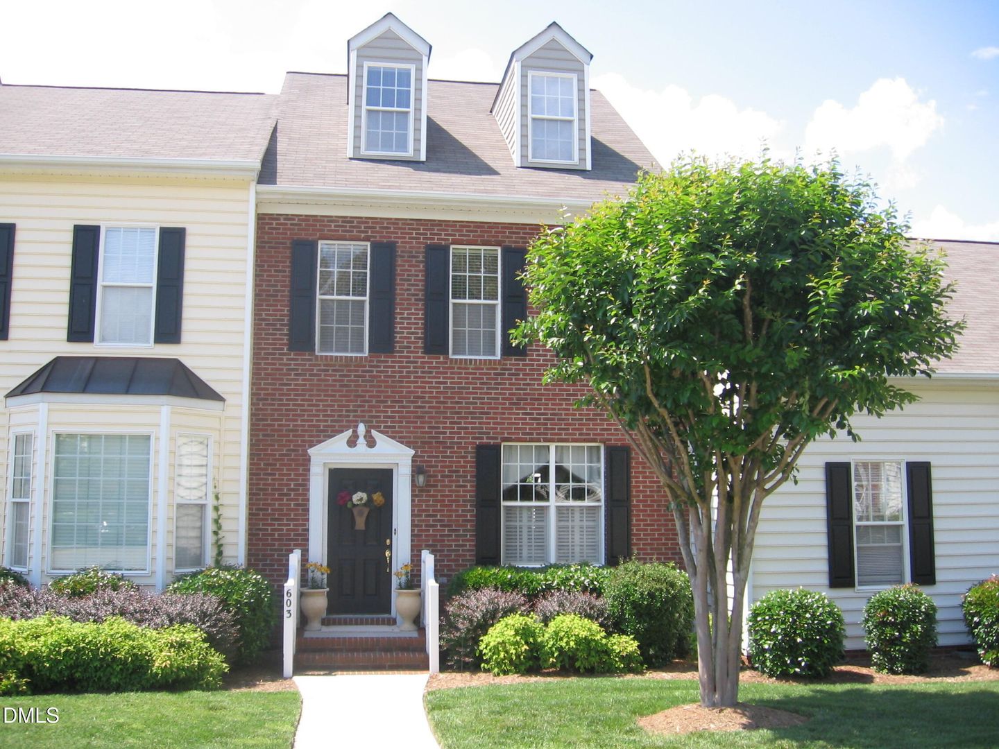 Apex Townhome: 603 Knightsborough Way