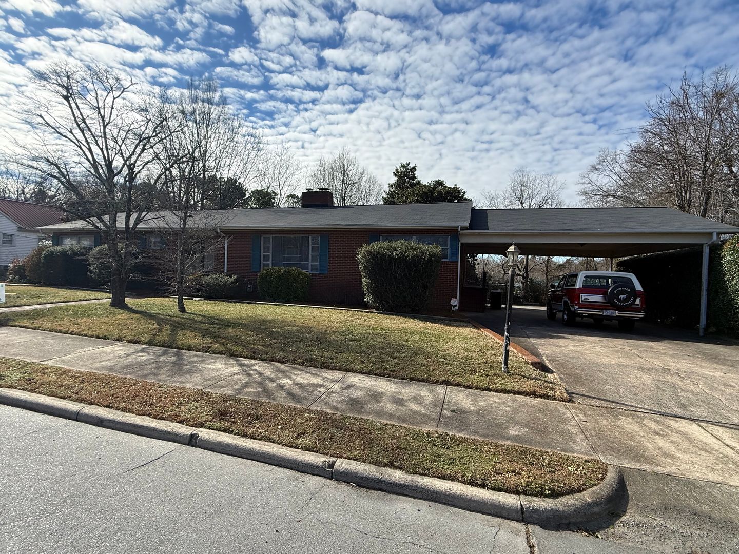 Asheboro House: 922 S Cox St