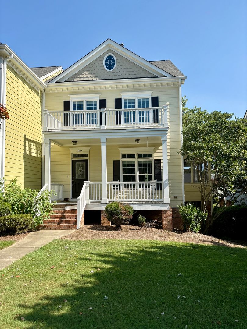 Apex Townhome: 1315 Center St.