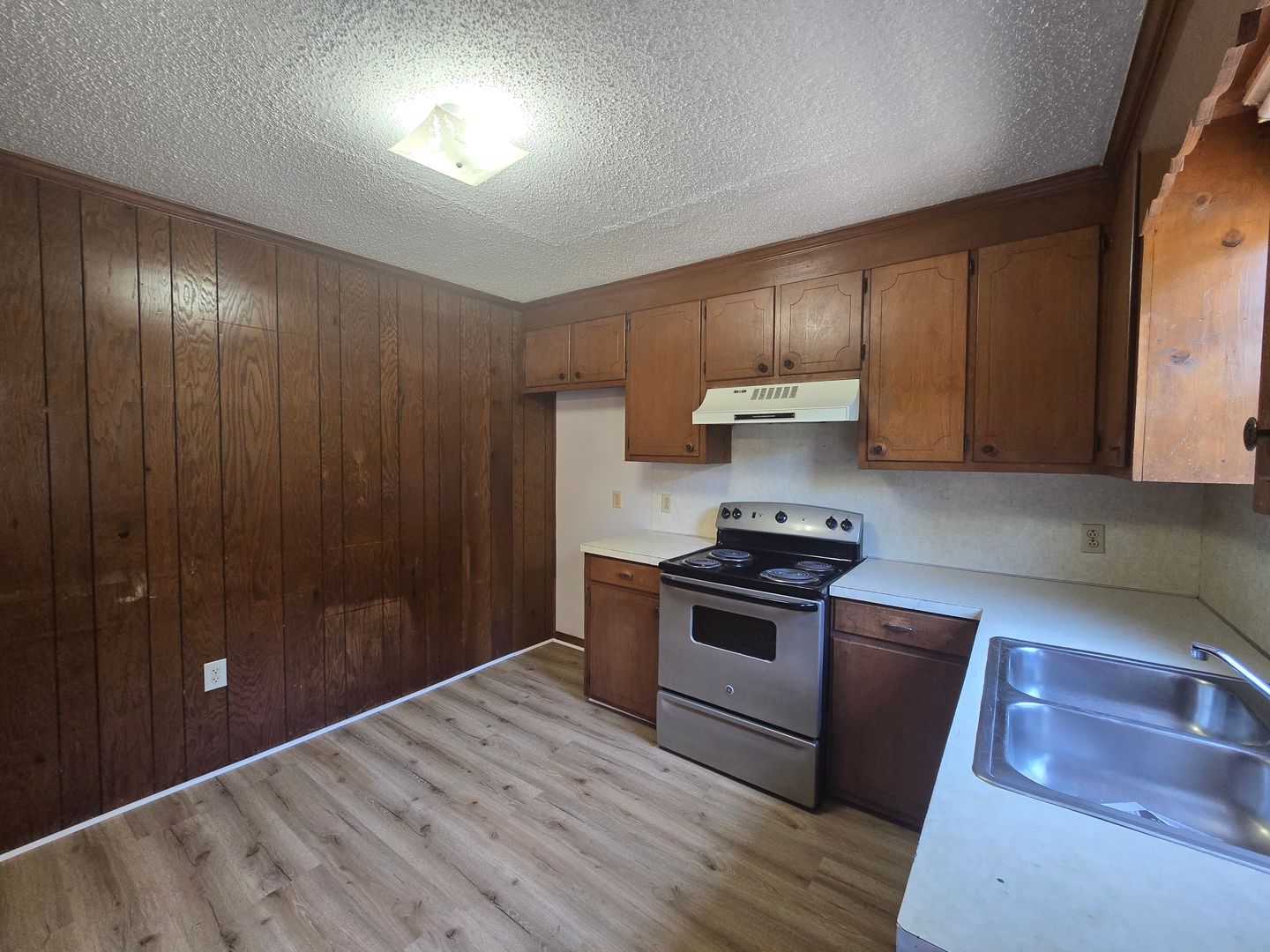 Lexington Apartment: 76 Random Dr