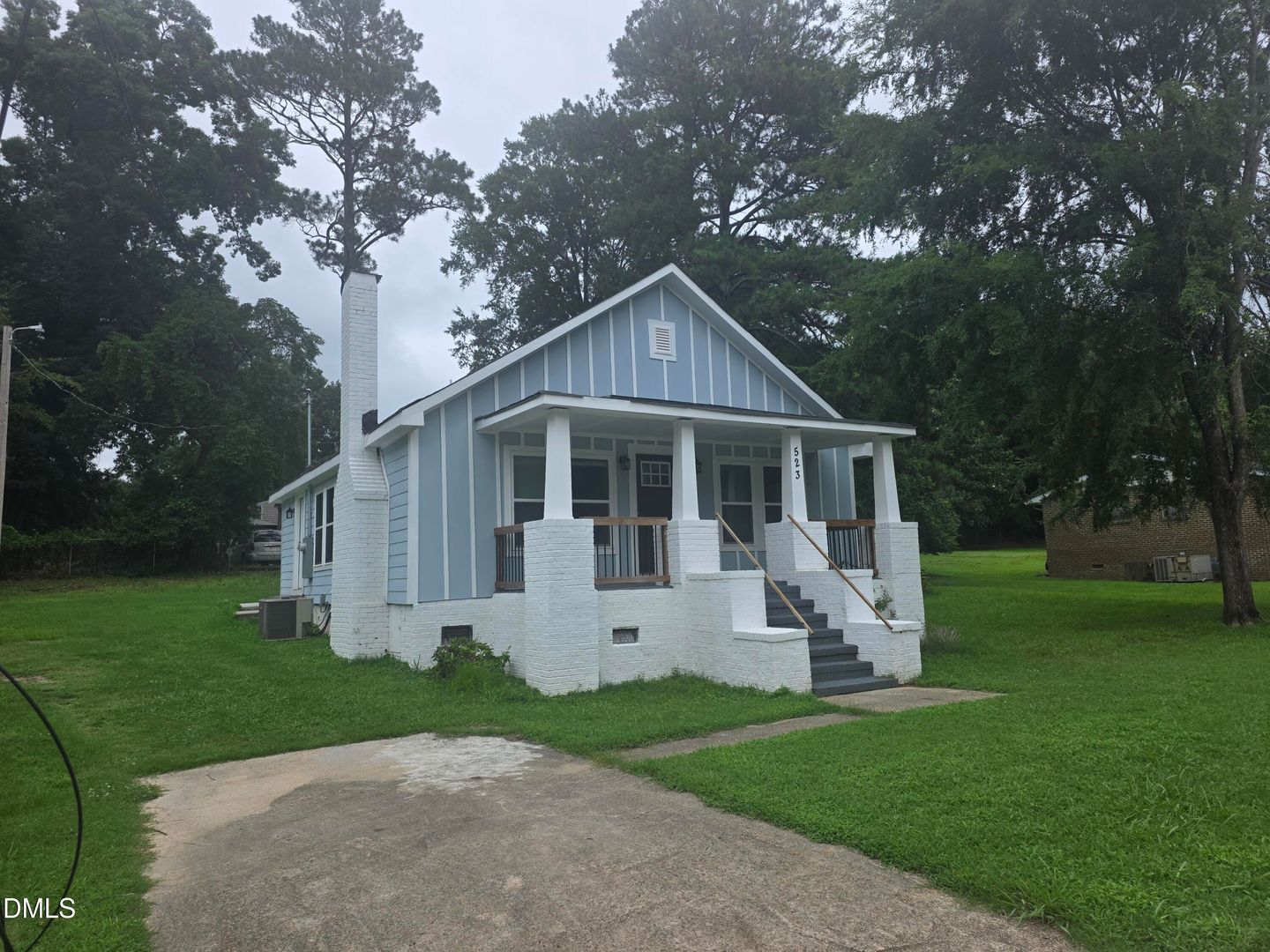 Wake Forest House: 523 E Nelson Ave