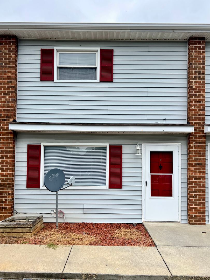 Kernersville Townhome: 1021 Salisbury St, Unit B