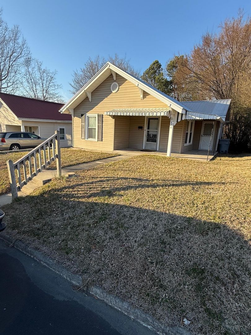Asheboro House: 524 West Wainman Ave