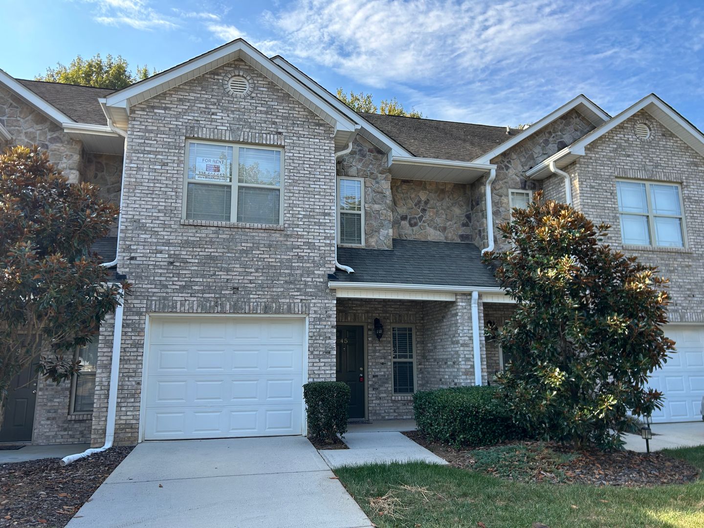 Greensboro House: 45 Four Farms Circle