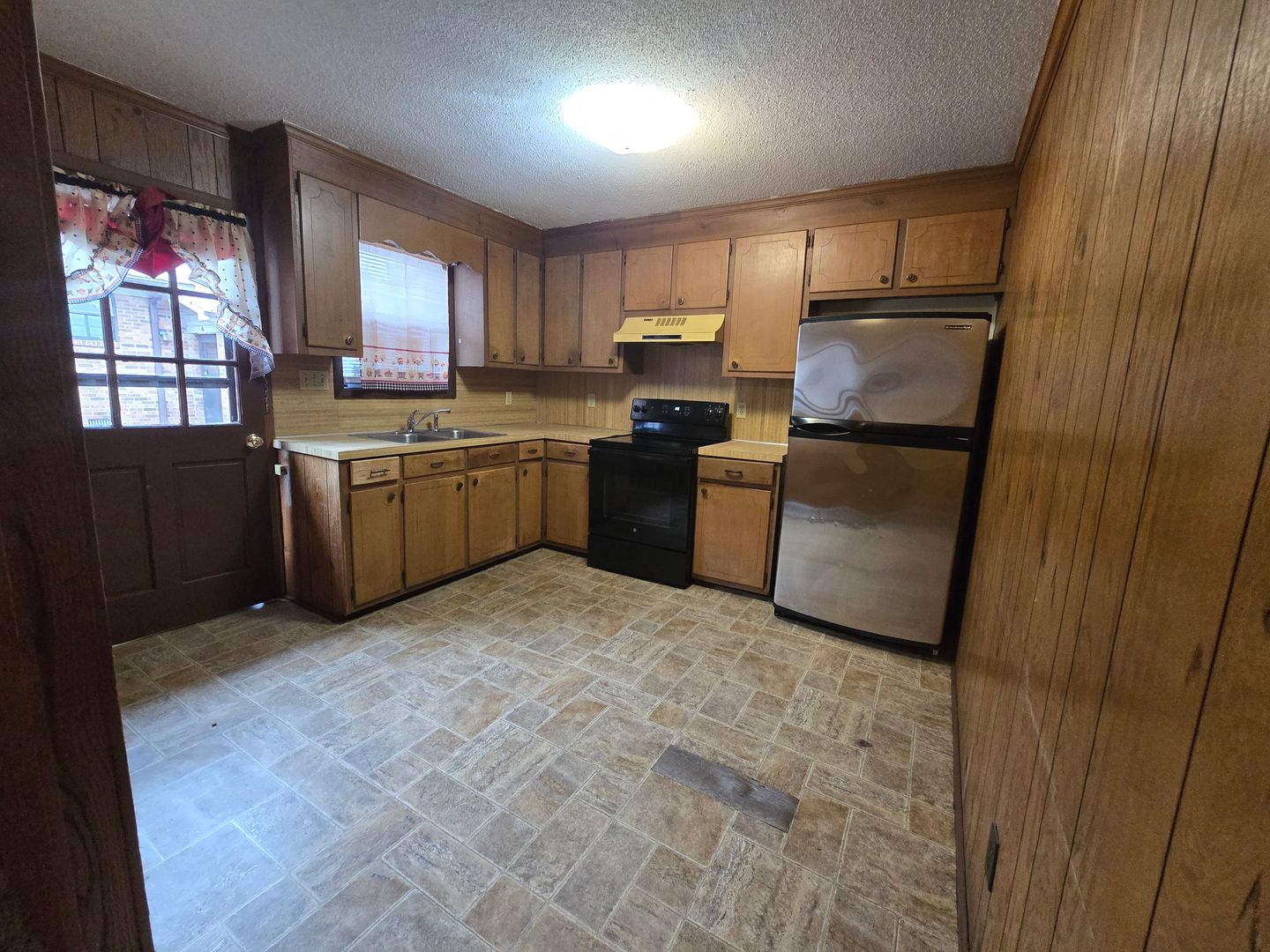 Lexington Apartment: 40 Random Dr