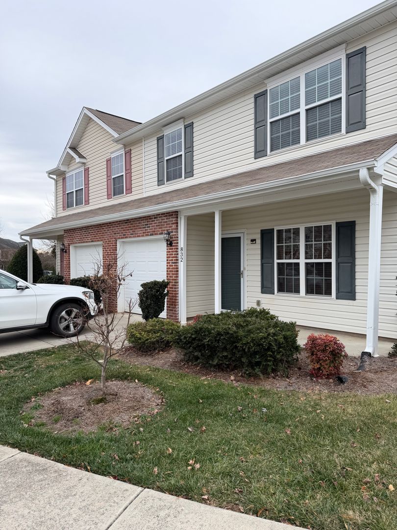 Greensboro House: 832 Central Park Ave