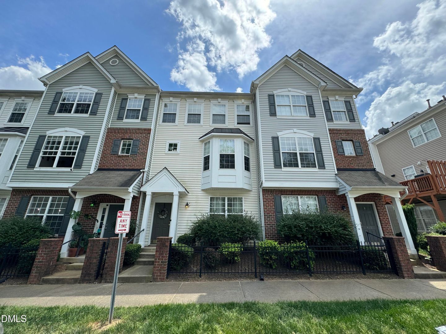 Cary Townhome: 423 Madison Avenue