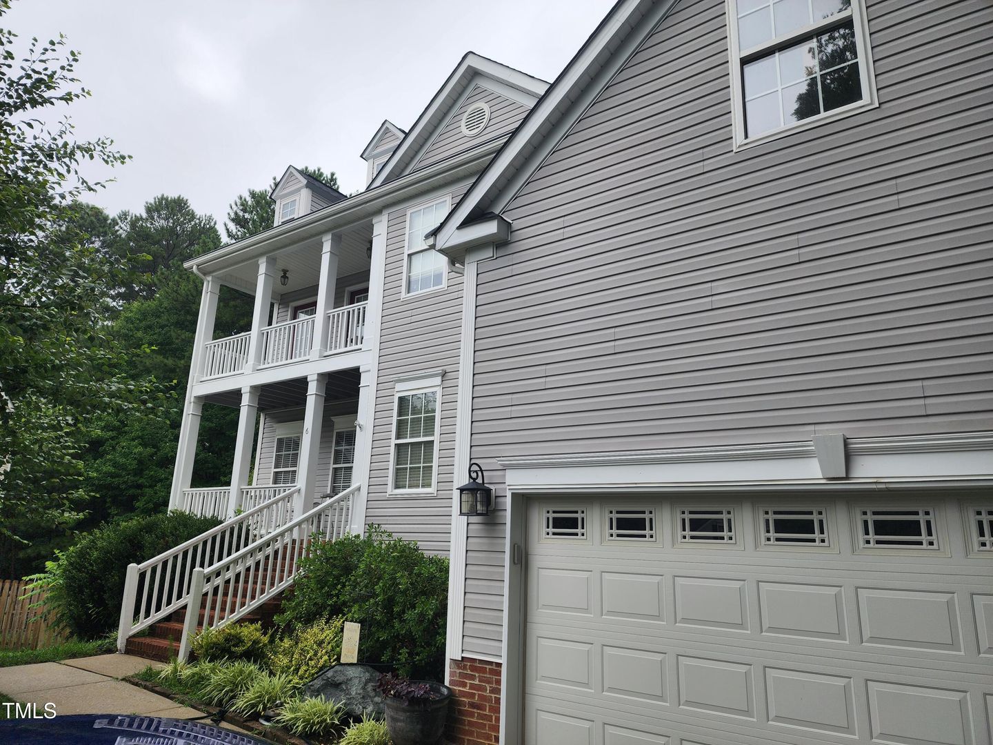 Durham House: 6 Horizon Circle