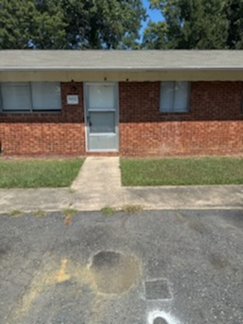 Archdale House: 502 Lake Dr
