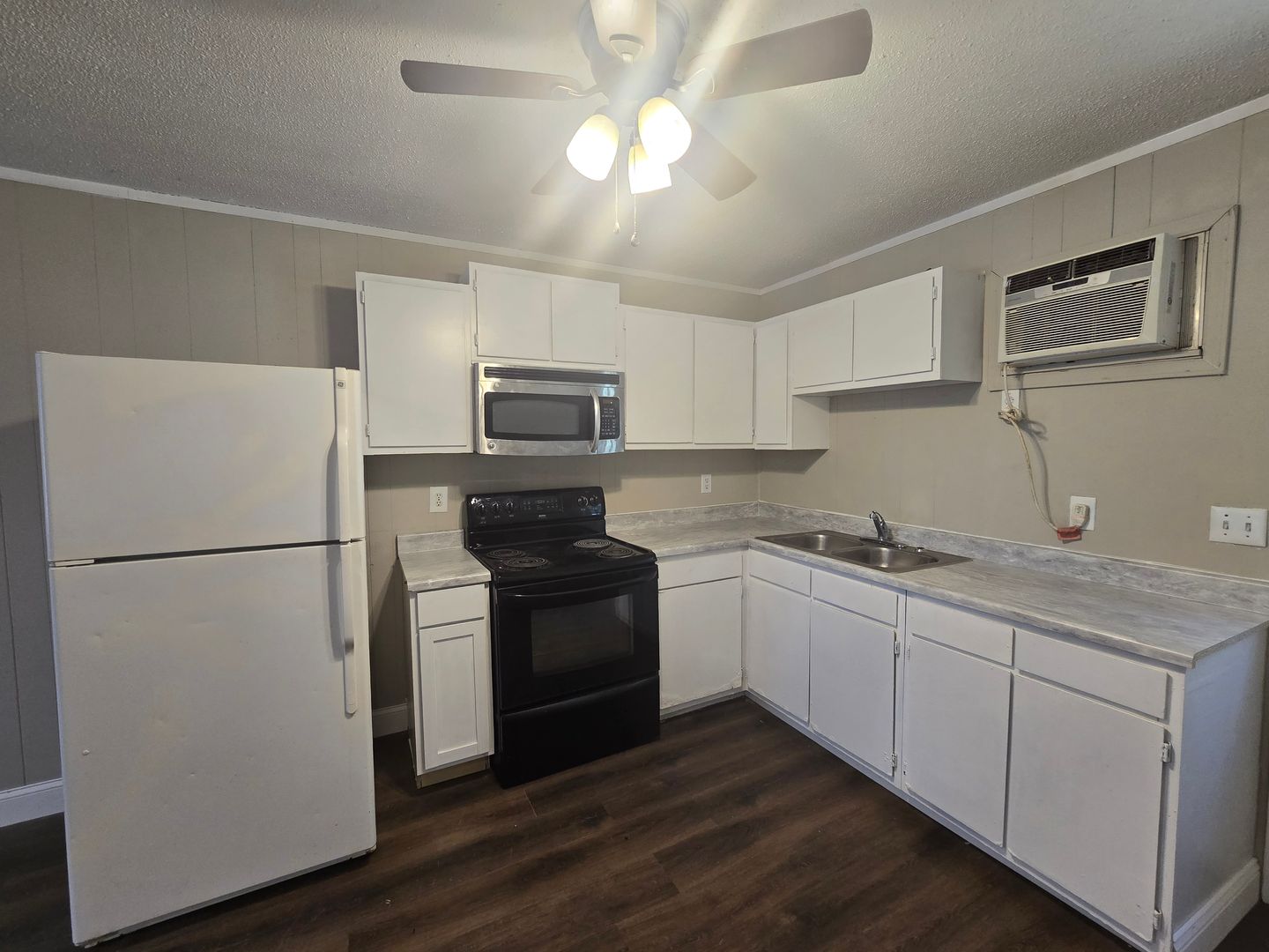 Archdale Apartment: 506 Lake Dr