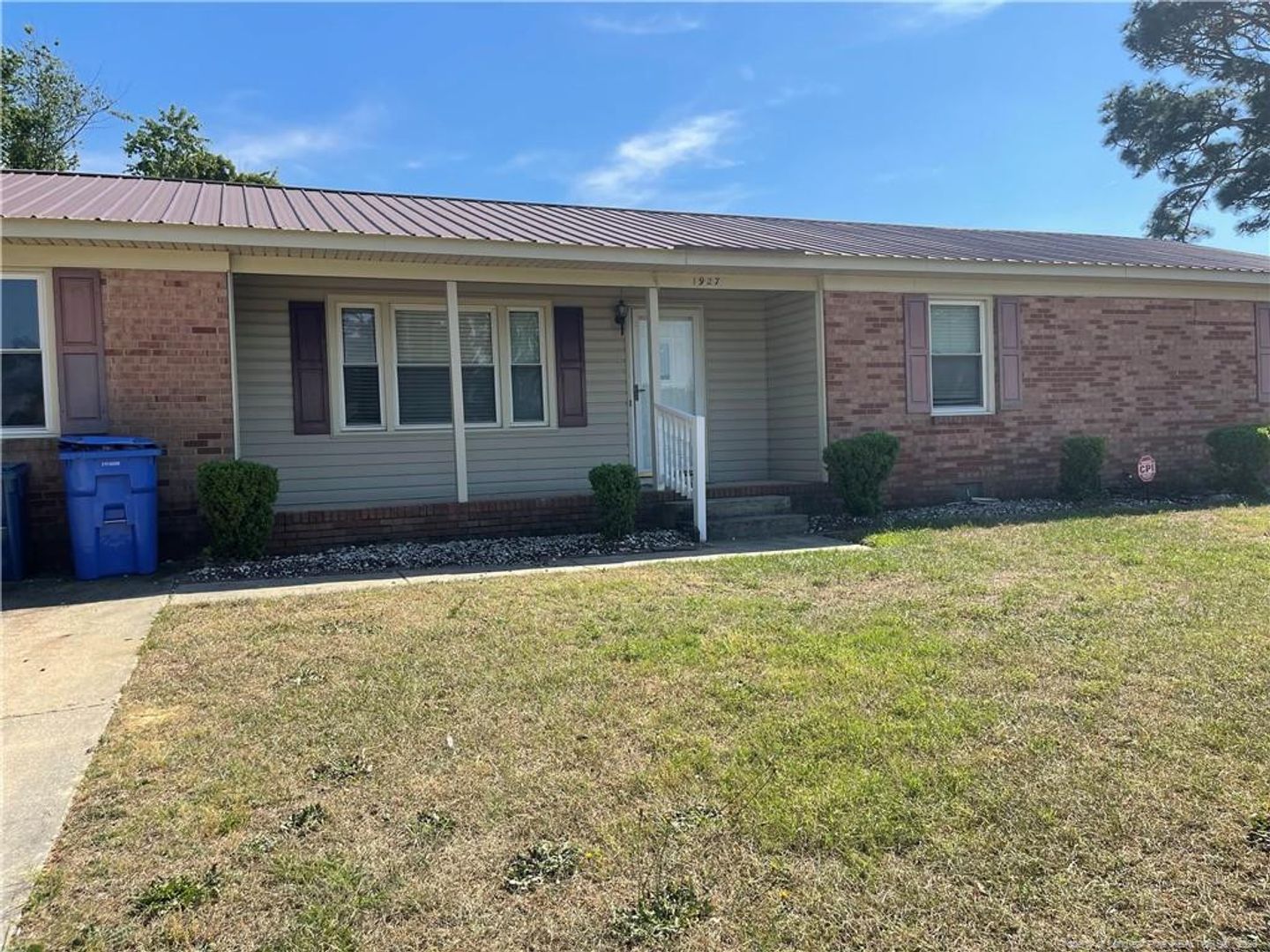 Fayetteville House: 1927 Shiloh Dr