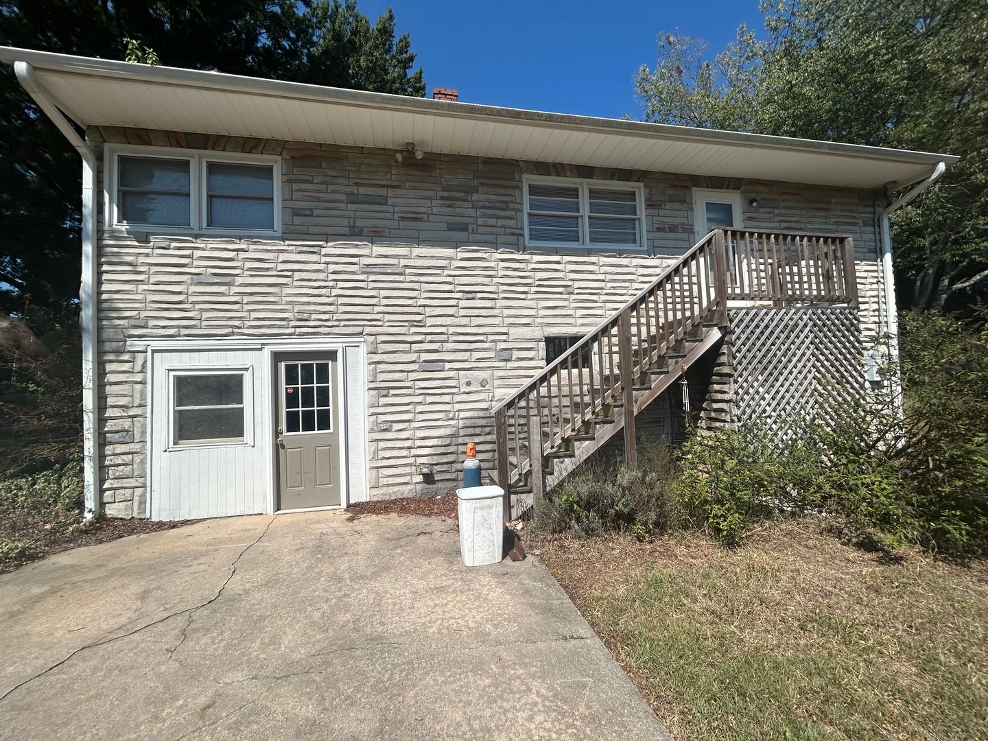 Belews Creek House: 7011 Belews Creek Rd