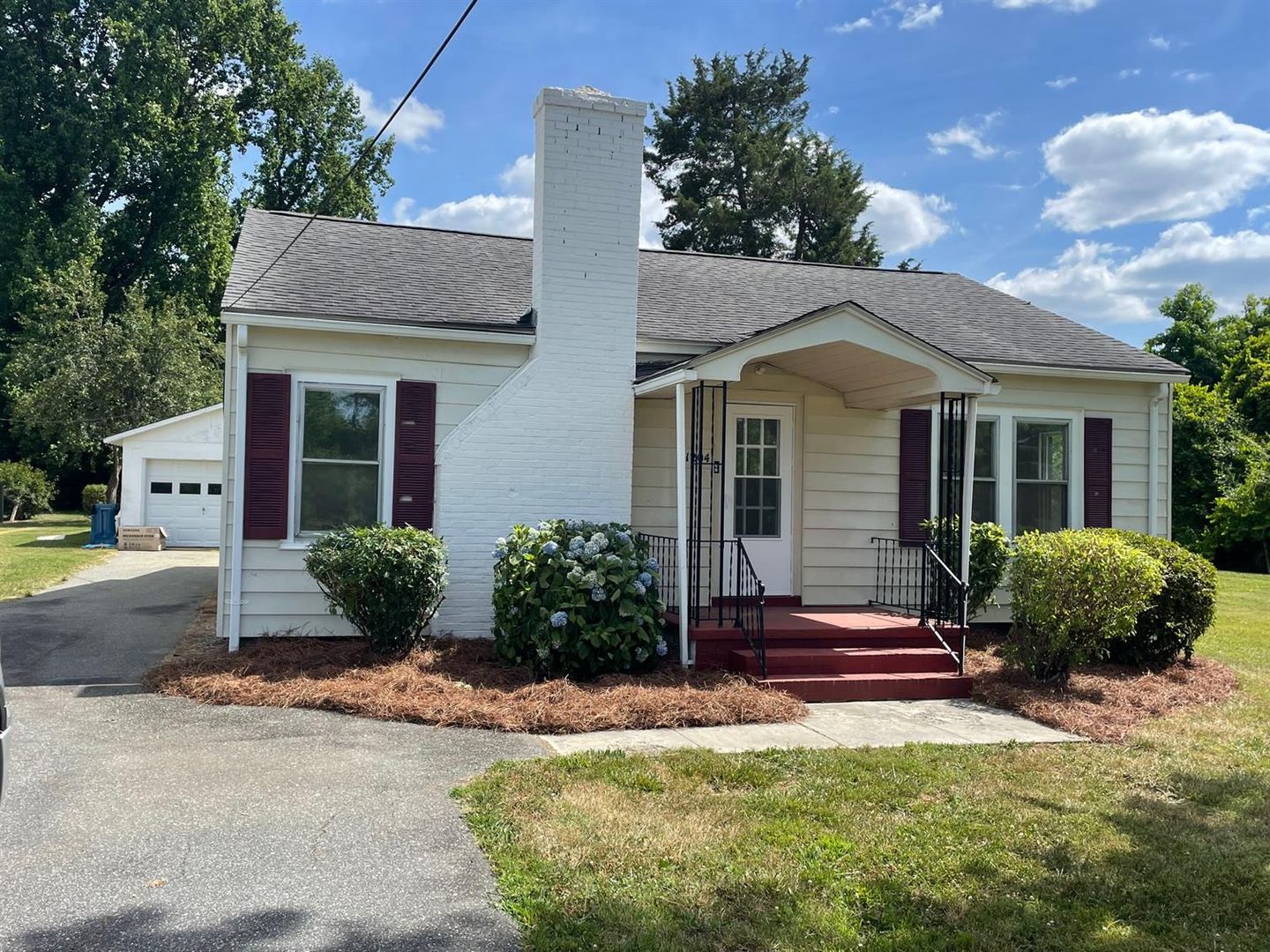 Pleasant Garden House: 1204 Forest Acres Circle