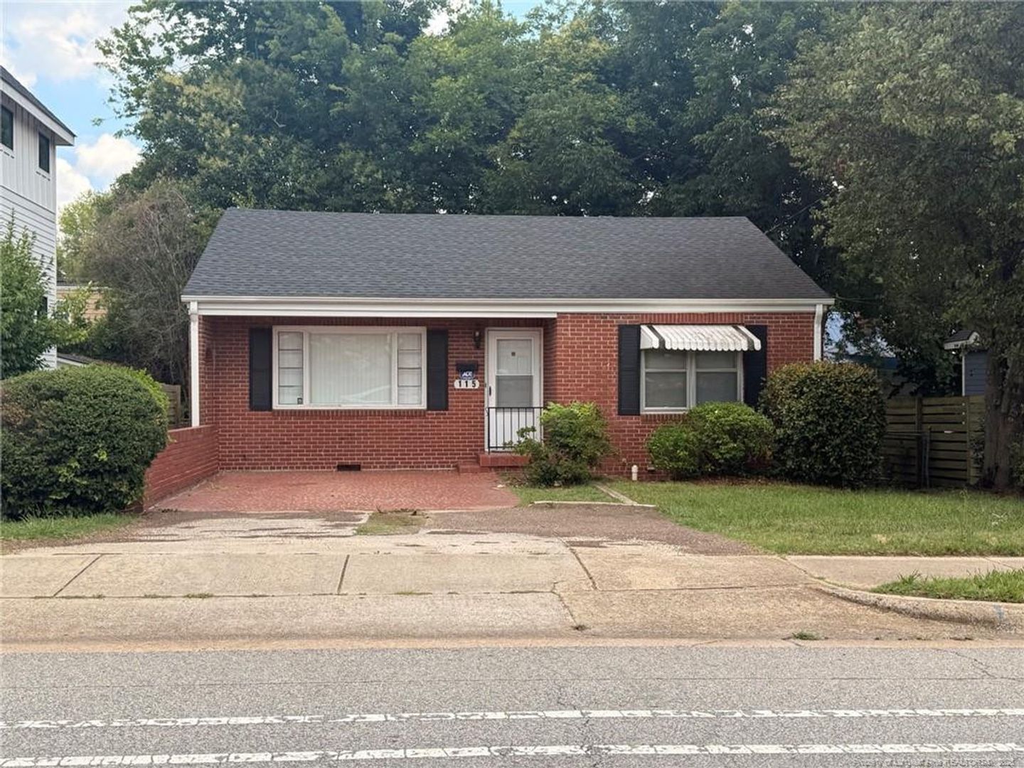 Raleigh House: 115 S Tarboro St