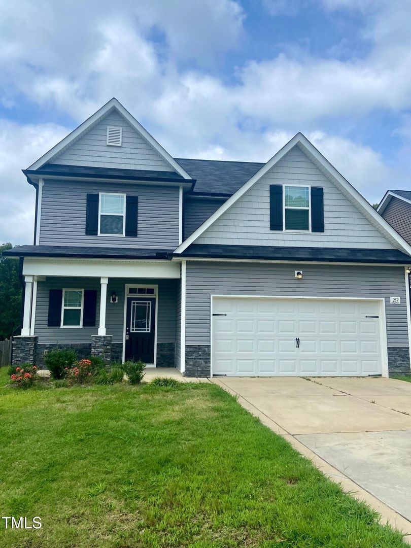 Clayton House: 257 Pearson Place