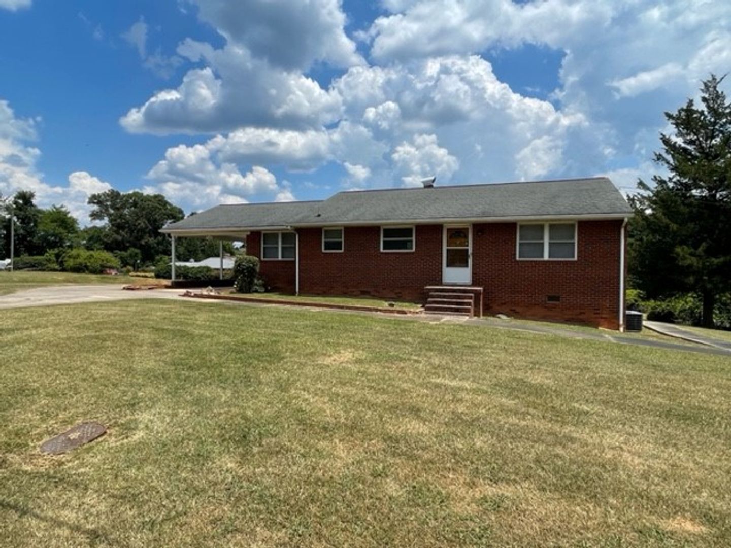 Asheboro House: 1542 N. Tremont Dr