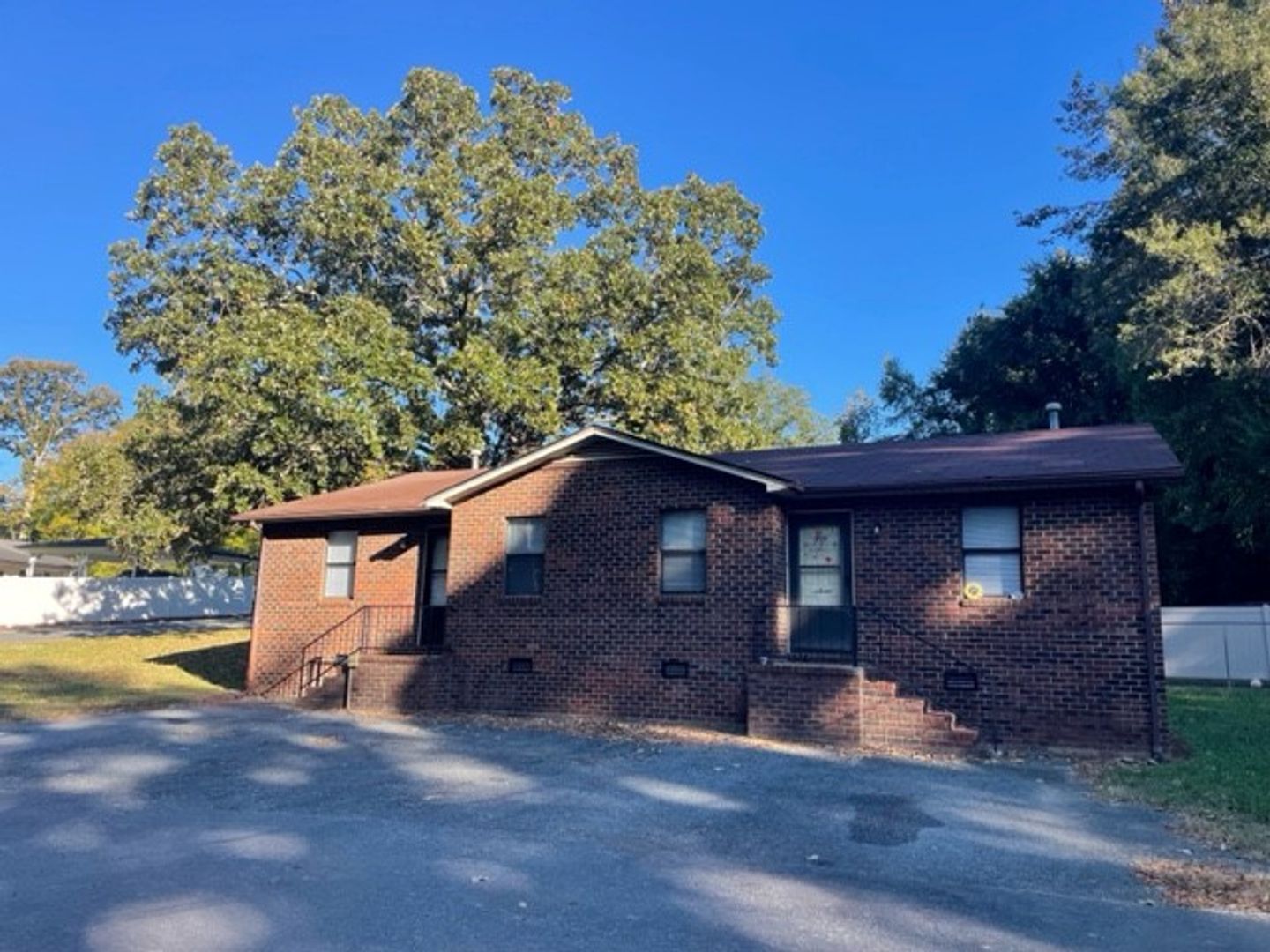 Asheboro House: 240 Hughes St., Apt A