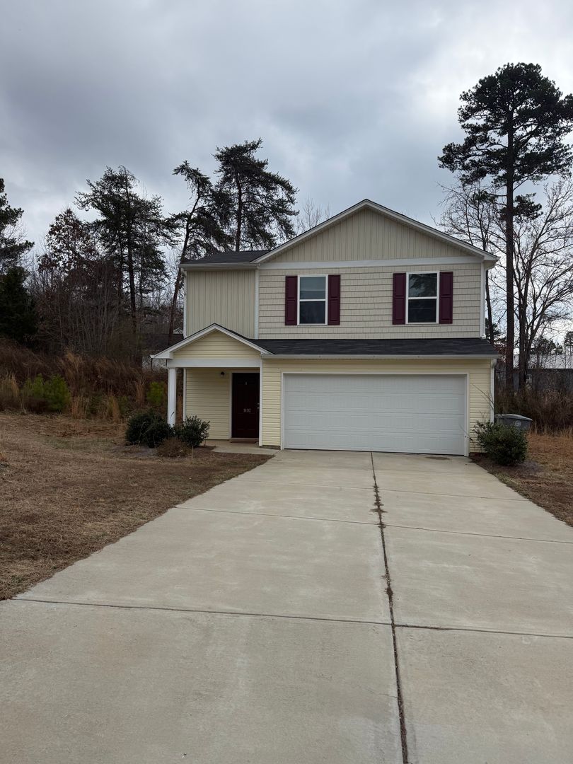 Asheboro House: 1492 Oriole Dr