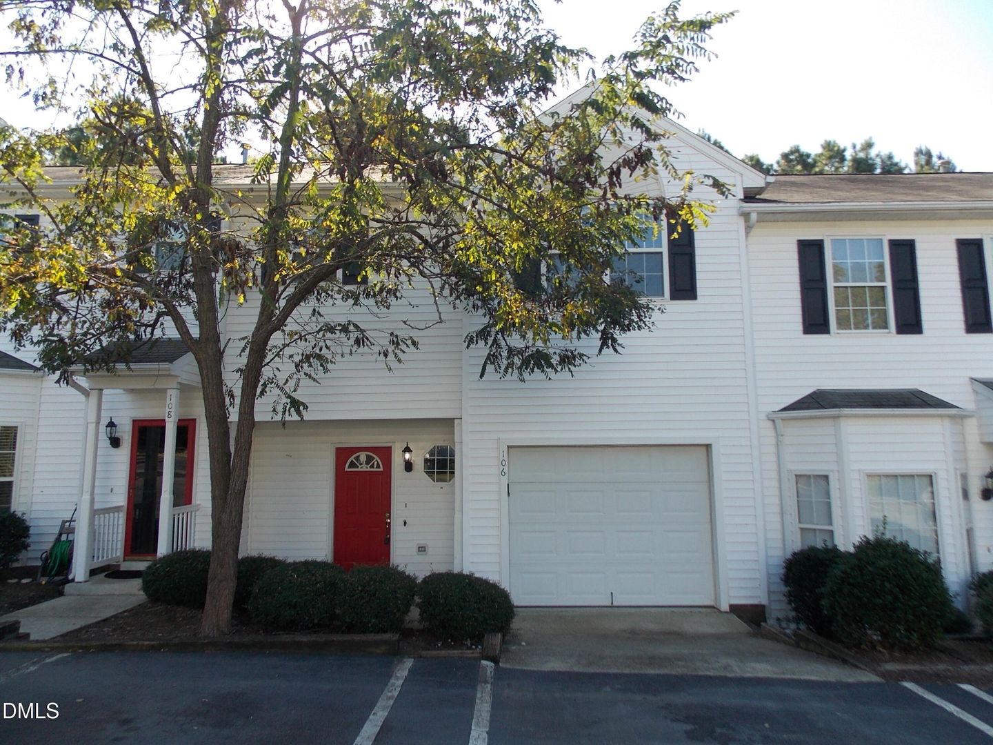 Cary Townhome: 106 Pointe Crest Court