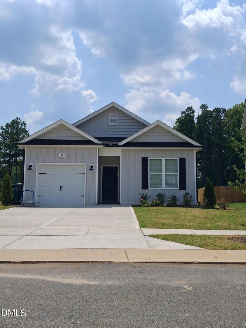Clayton House: 87 Goldenrod Loop