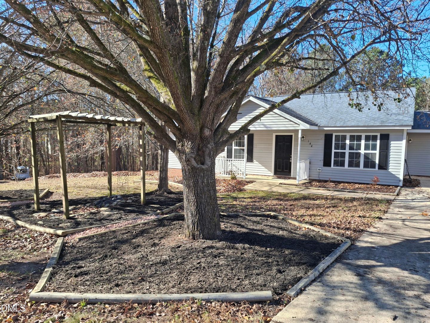 Holly Springs House: 144 Holly Mountain Rd