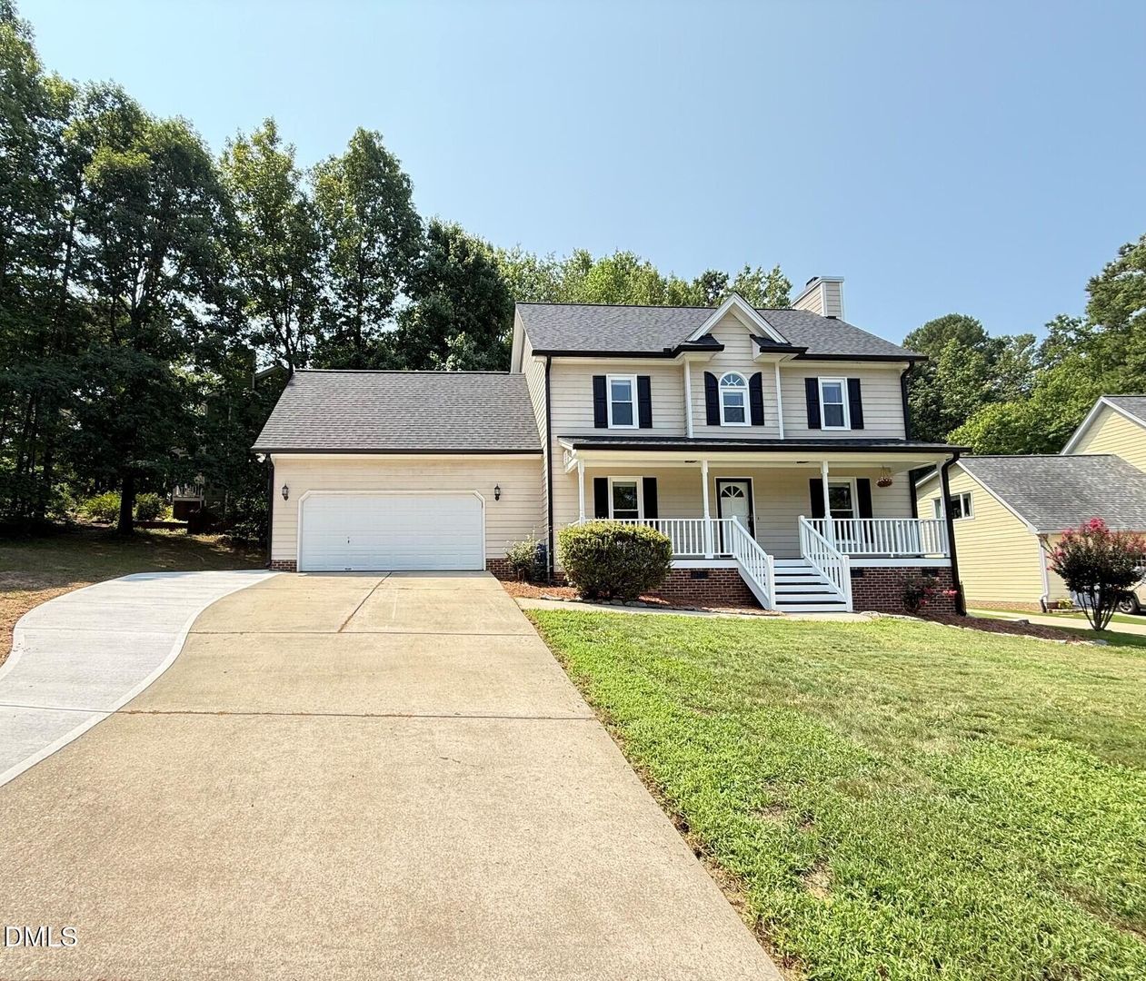 Holly Springs House: 401 Holly Berry Ln