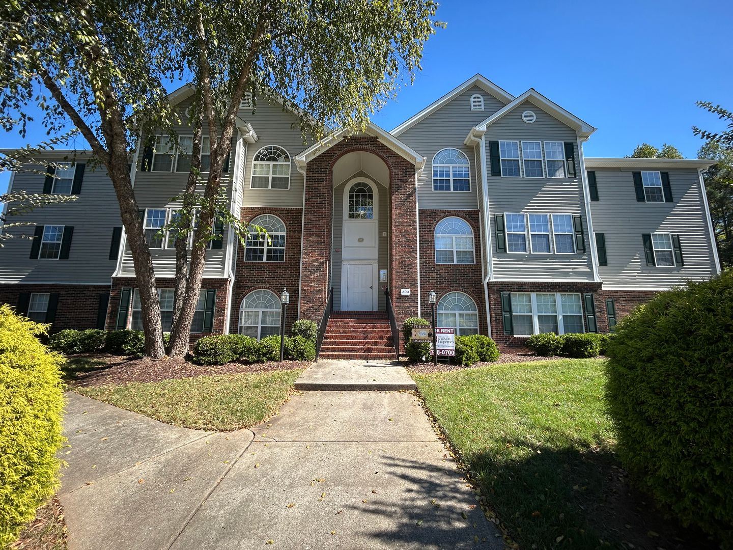 Winston-Salem House: 332 Scholastic Ct