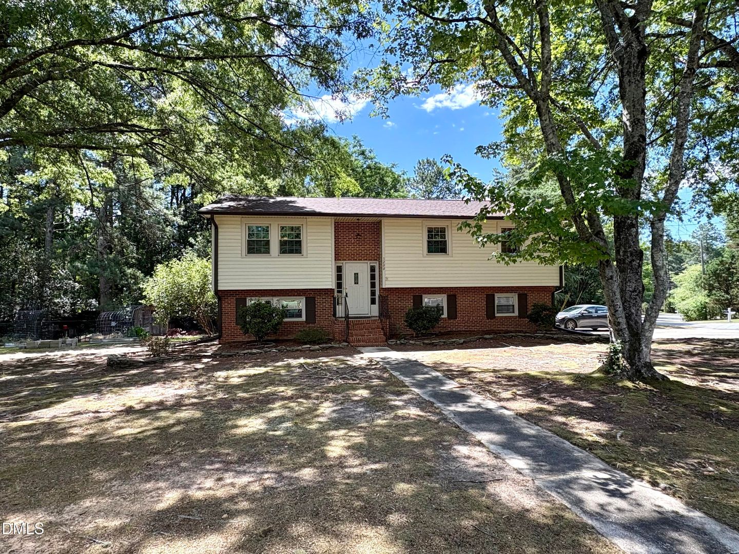 Apex House: 1200 Boxwood Ln
