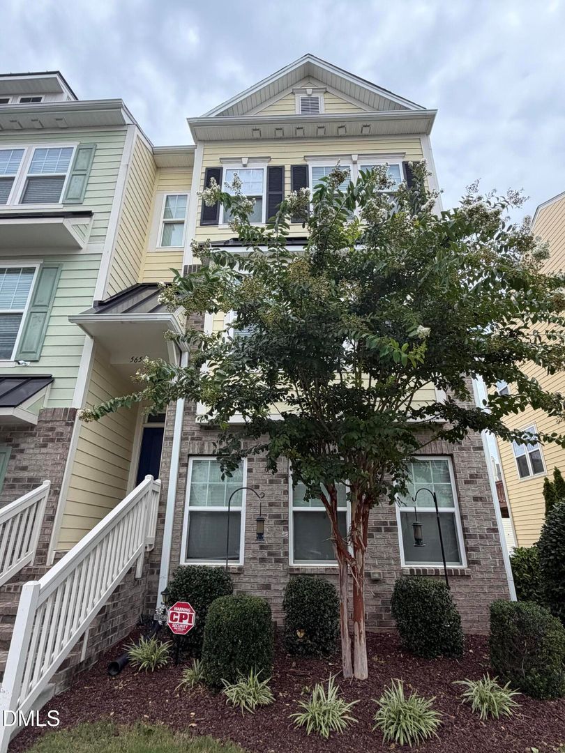 Apex Townhome: 565 Grand Central Station