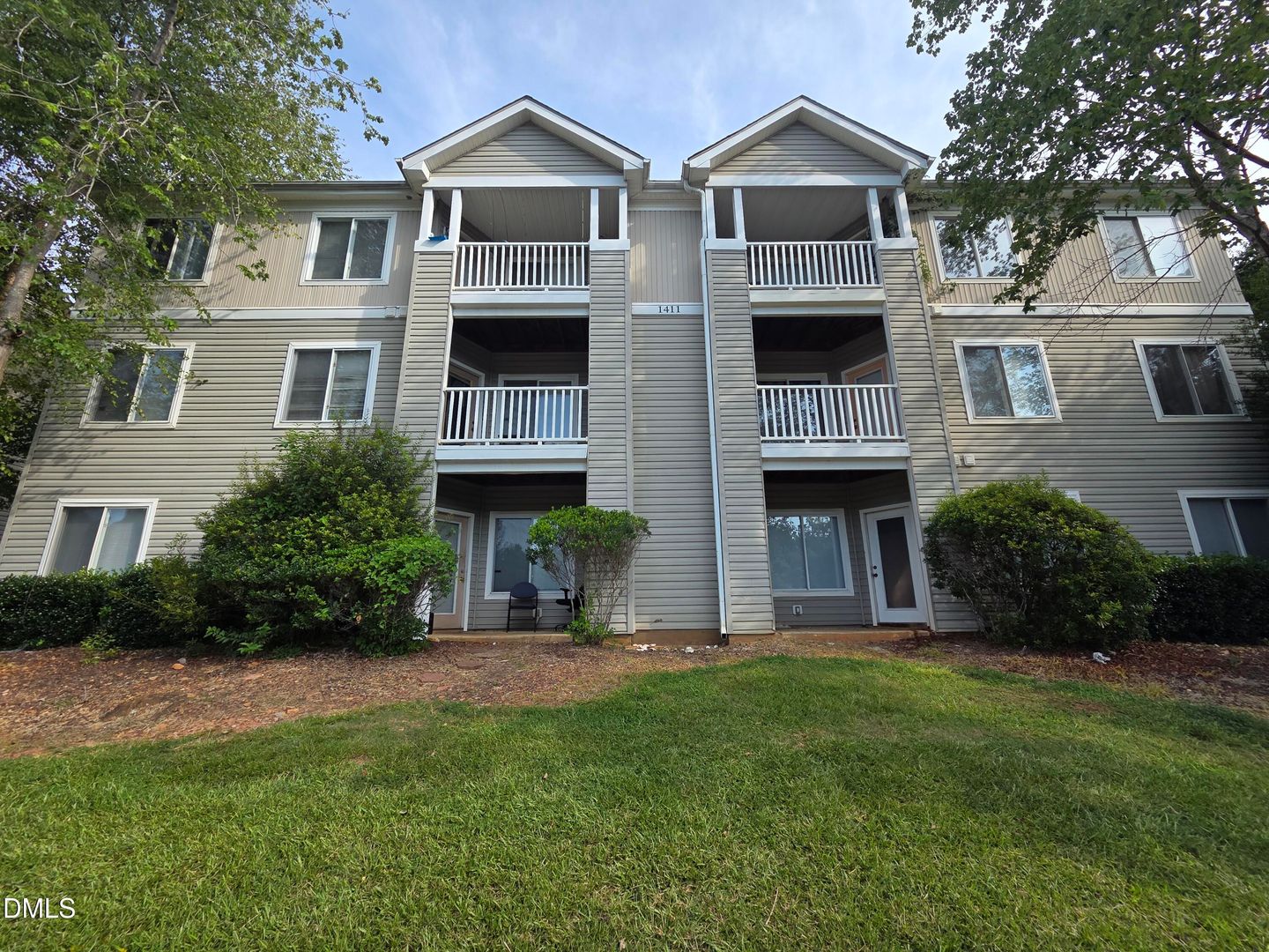 Raleigh House: 1411 Collegiate Cir #204