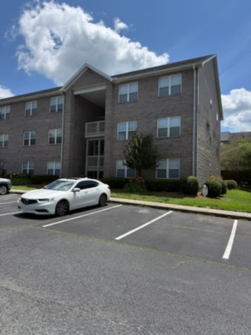 Randleman House: 4068 Bentley Dr., Apt B2
