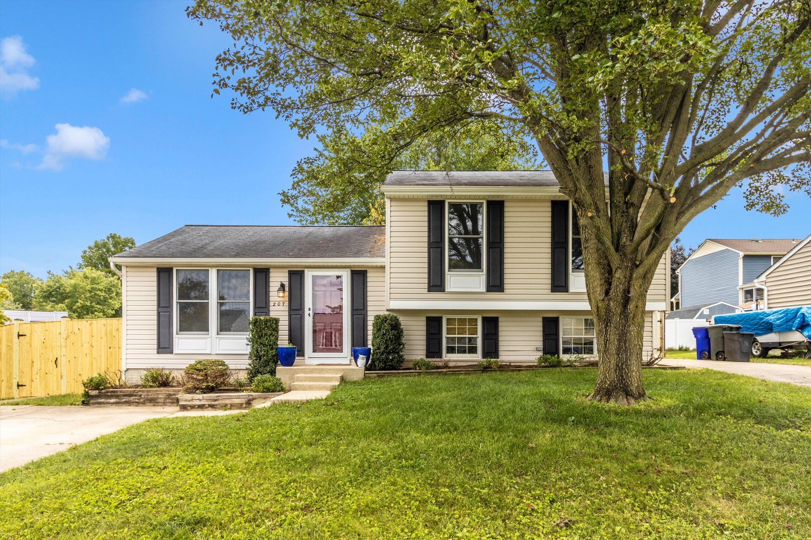Mt Airy House: 207 Contour Rd