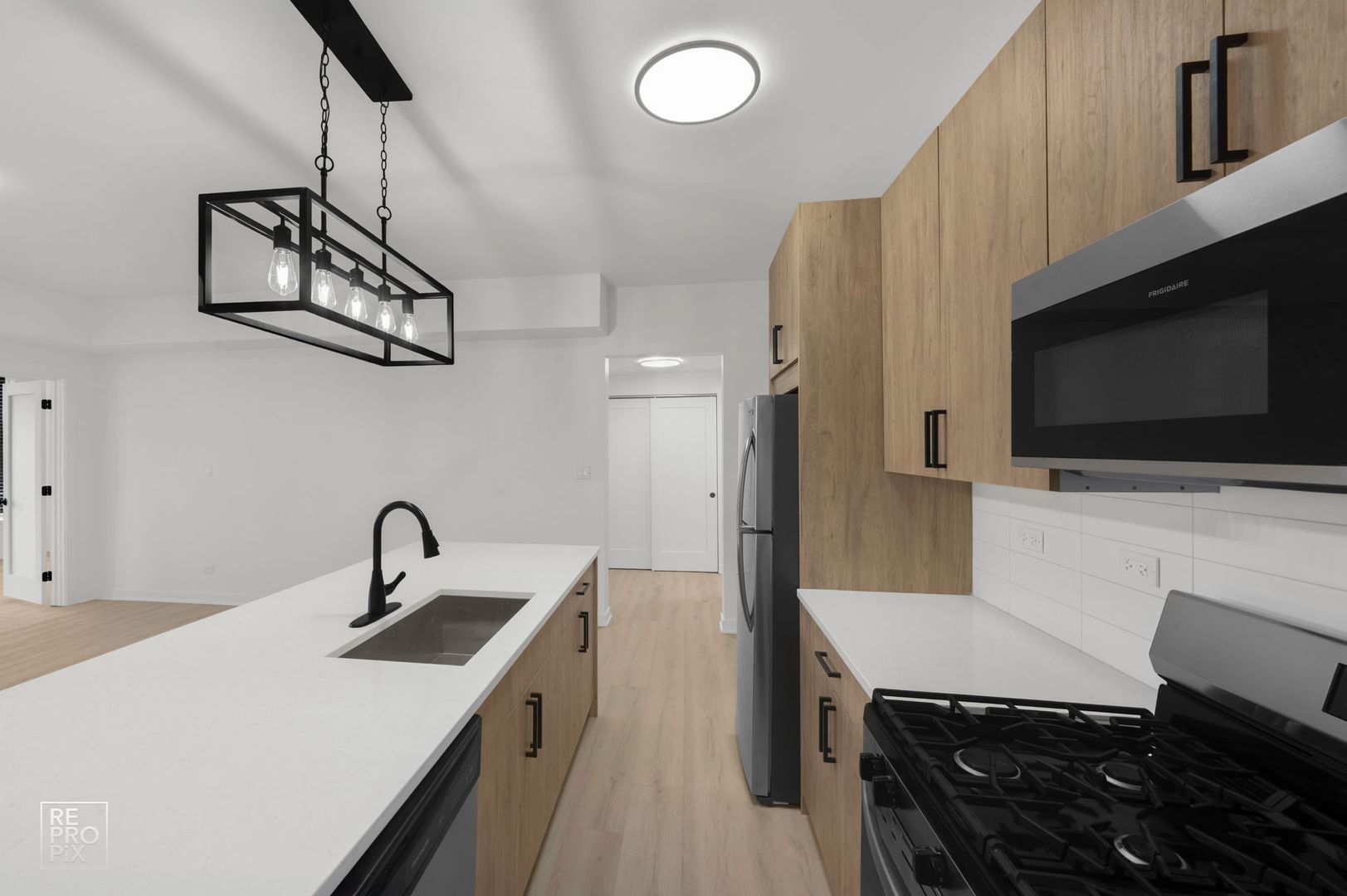 Chicago Apartment: 7717 N Sheridan Road