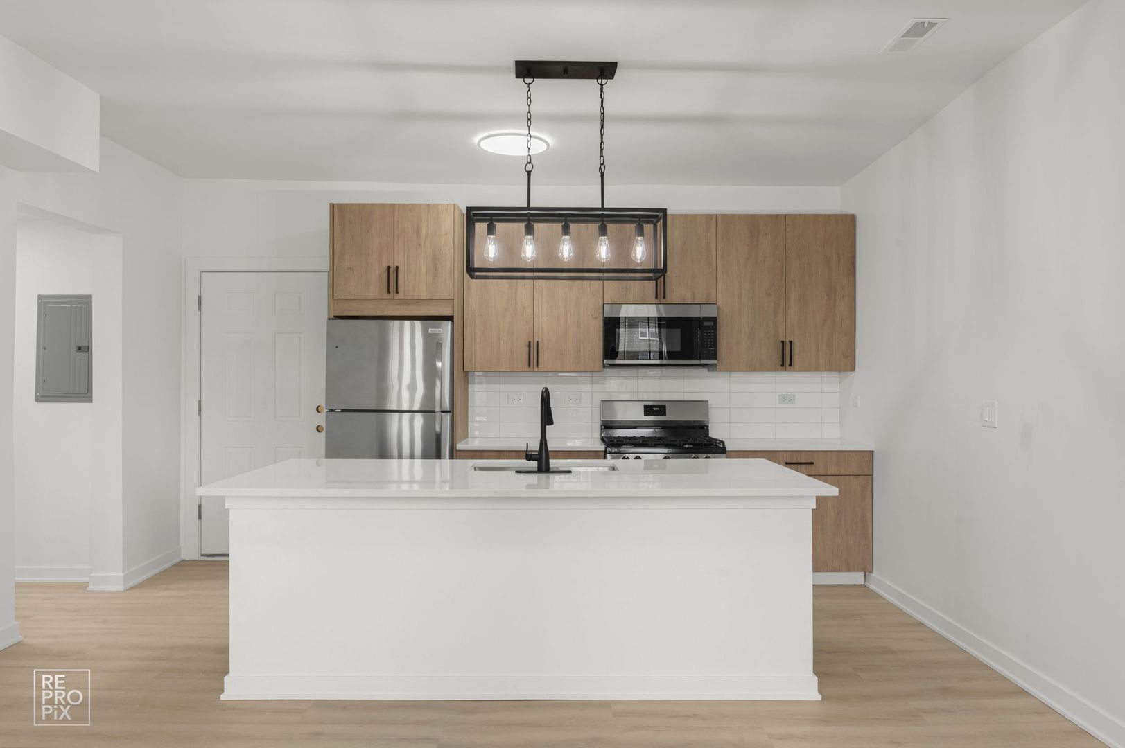 Chicago Apartment: 7717 N Sheridan Road