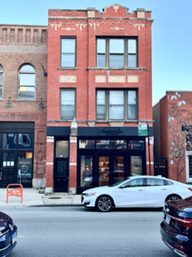 Chicago Apartment: 1619 North Damen Avenue